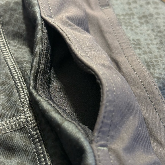 Lululemon Light Speed Tight Full-On Luxtreme Size 10 Black Snake Reflective - Picture 11 of 12